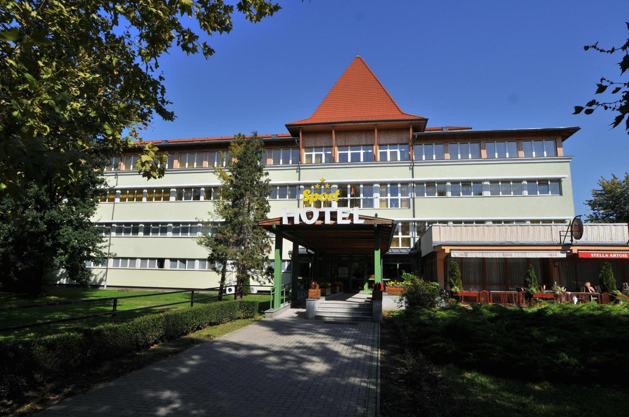 Sport Hotel Debrecen Extérieur photo