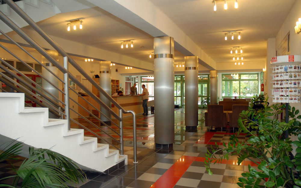 Sport Hotel Debrecen Extérieur photo