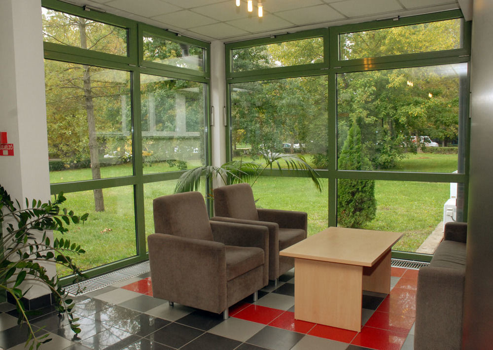 Sport Hotel Debrecen Extérieur photo
