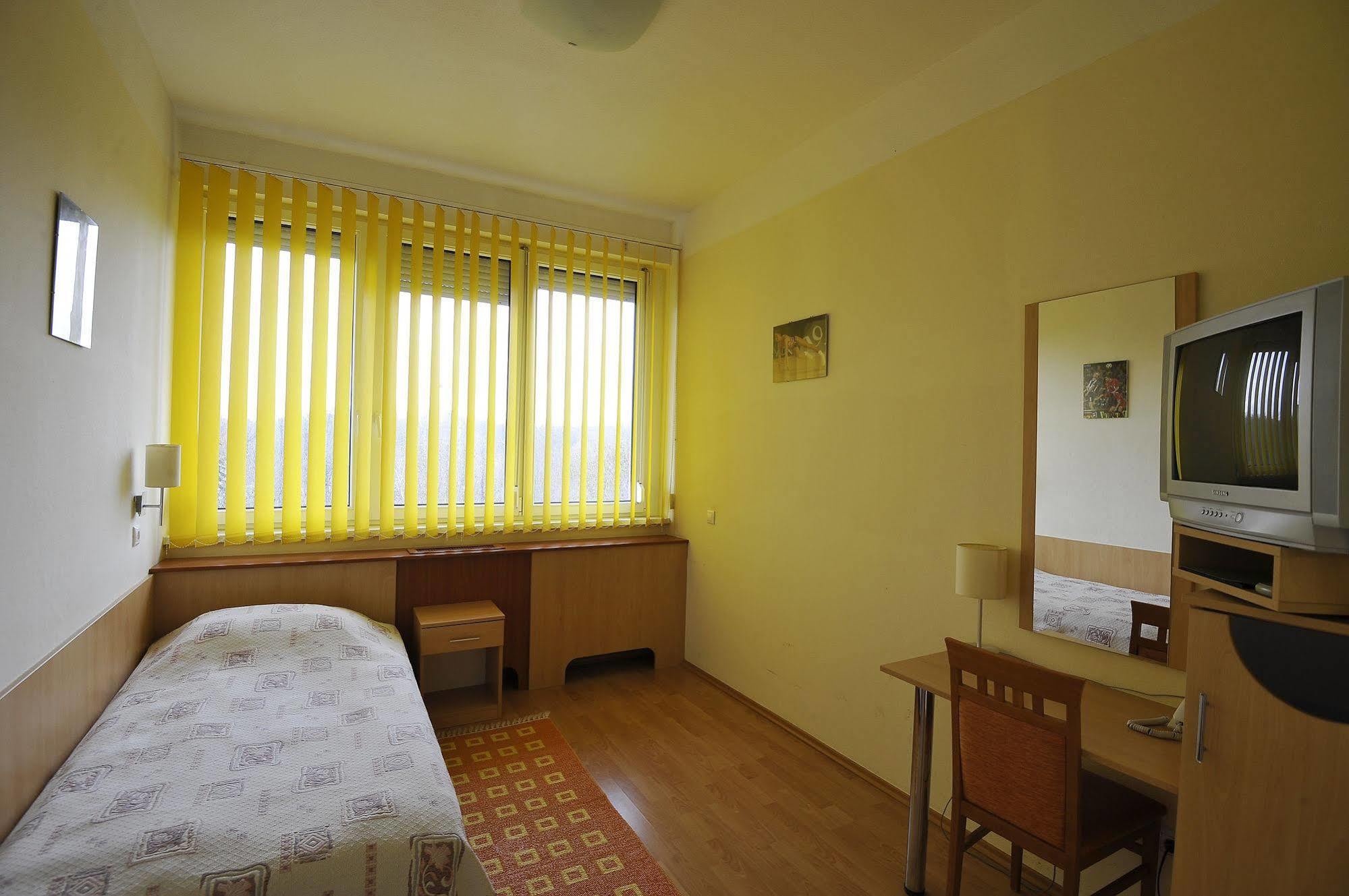 Sport Hotel Debrecen Extérieur photo