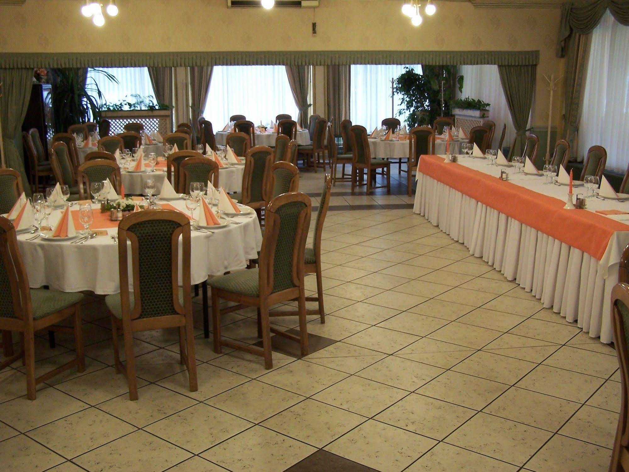 Sport Hotel Debrecen Extérieur photo